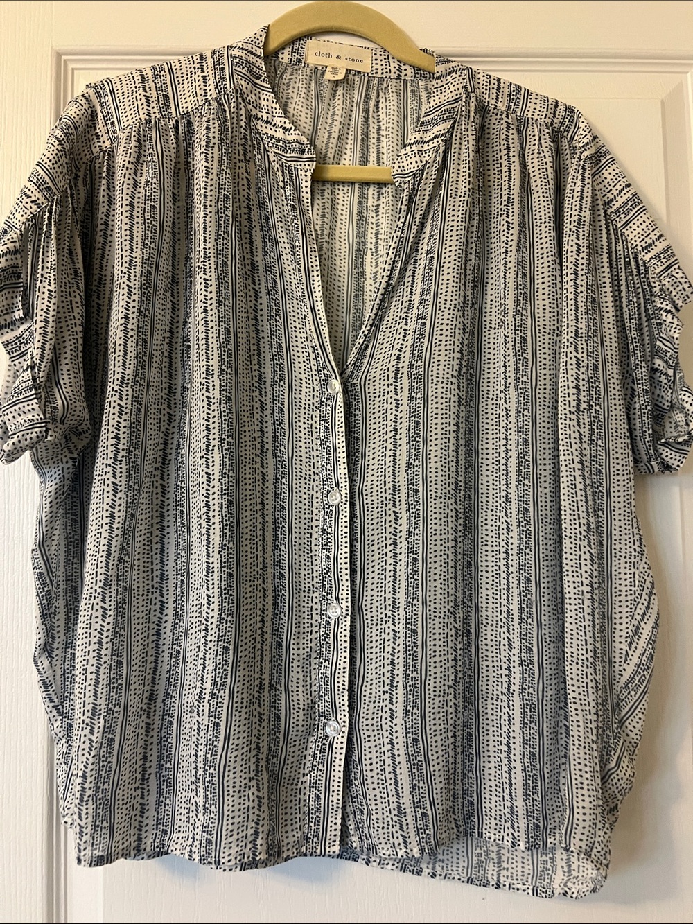 EUC cloth & stone White and Navy Striped Short-Sleeve Button-Down Shirt SIZE S